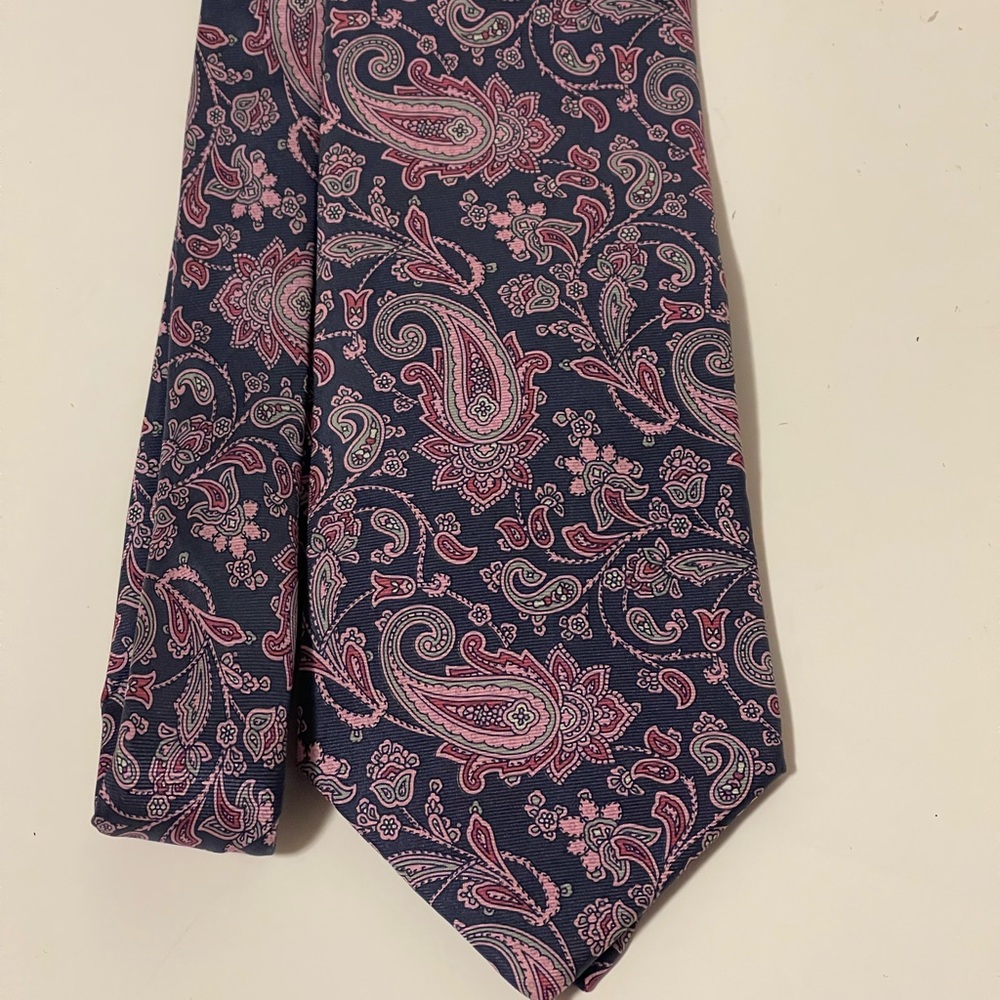 Windsor Tie Paisley Pattern ￼